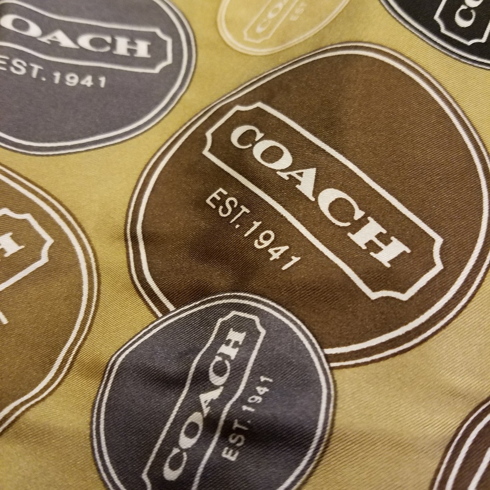NWT ⚫Coach Gallery Button Scarf - Picture 3 of 6